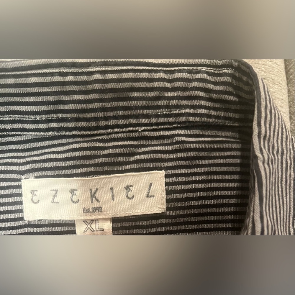 Ezekiel Black & Gray Striped Short Sleeve Button Down Collar Shirt EUC - Picture 9 of 15